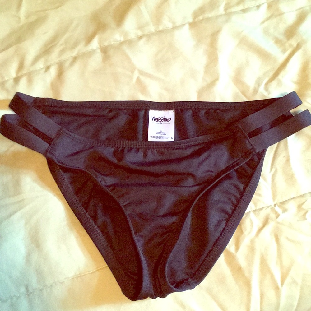 Black bikini bottom 🖤